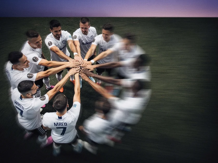 Premier League transfer news graphic featuring Tottenham Hotspur crest and manager discussion update